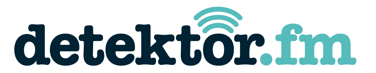 Logo von detektor.fm: Der Schriftzug "detektor.fm" in dunklem Türkis auf weißem Hintergrund. Über dem Punkt des "i" befindet sich ein stilisiertes Radiowellen-Symbol in helleren Türkistönen.