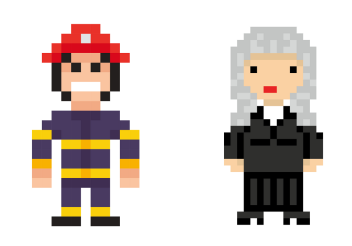 Pixelgrafik zeigt zwei Personen: links eine Feuerwehrperson mit rotem Helm und Schutzanzug, rechts eine Person in dunkler Kleidung mit grauer Perücke, vermutlich eine Richterin oder ein Anwalt. Beide schauen nach vorne.