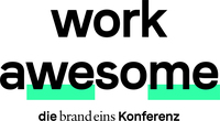 Grafik mit dem Schriftzug "work awesome" in schwarzer Schrift auf weißem Hintergrund. Der Text "die brandeins Konferenz" steht in kleinerer Schrift darunter. Zwei Balken in Mintgrün heben Teile des Wortes "awesome" hervor.