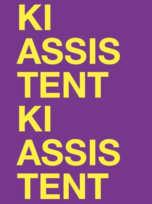 Das Bild zeigt einen violetten Hintergrund mit dem gelben Schriftzug "KI ASSIS TENT", der zweimal wiederholt wird. Es handelt sich um eine Werbeanzeige für ein KI-Assistenzsystem.