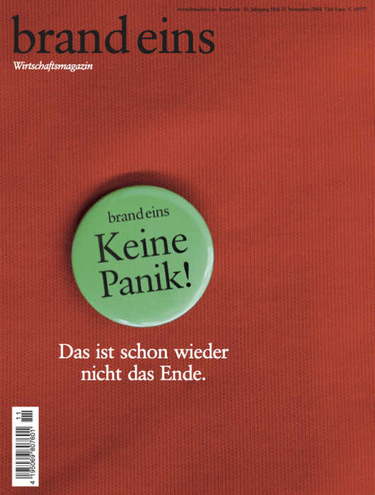 Titelseite der Wirtschaftsmagazins "brand eins". Auf rotem Hintergrund ein grüner Button mit dem weißen Aufdruck "Keine Panik!". Darunter in weißer Schrift: "Das ist schon wieder nicht das Ende."