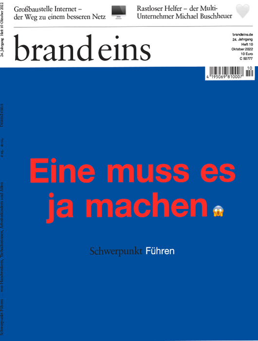 Titelbild der Zeitschrift "brand eins" mit blauem Hintergrund. In weißer Schrift steht der Titel "Eine muss es ja machen". Darunter in kleinerer Schrift "Schwerpunkt Führung". Oben links das Logo der Zeitschrift und ein Hinweis auf eine Großausstellung Internet. Oben rechts ein Symbol für ein Herz und ein Hinweis auf einen Unternehmer.