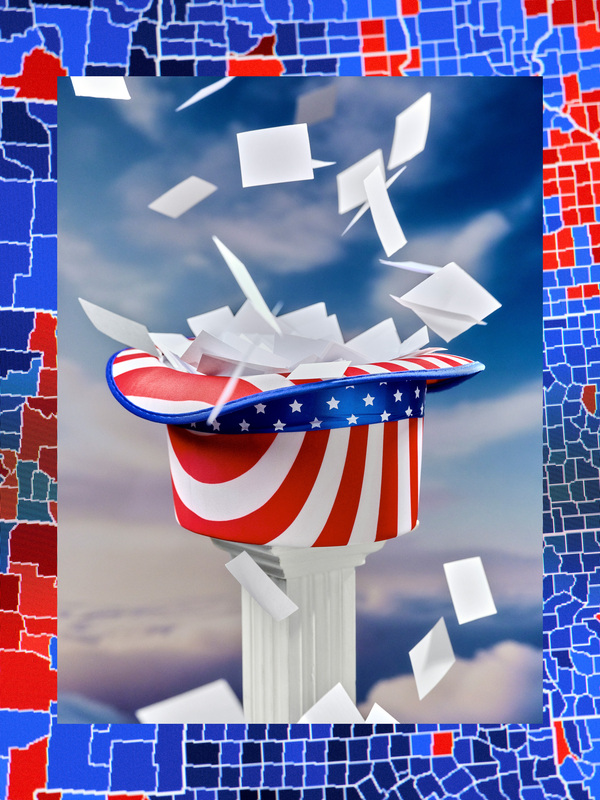 Ein Zylinderhut im Design der US-amerikanischen Flagge steht auf einer Säule. Aus dem Hut fliegen weiße Papierschnipsel. Der Hintergrund ist in Rot, Weiß und Blau gehalten und erinnert an Mosaiksteine. Das Bild vermittelt einen dynamischen Eindruck, möglicherweise im Zusammenhang mit einer Feier oder einem politischen Ereignis.
