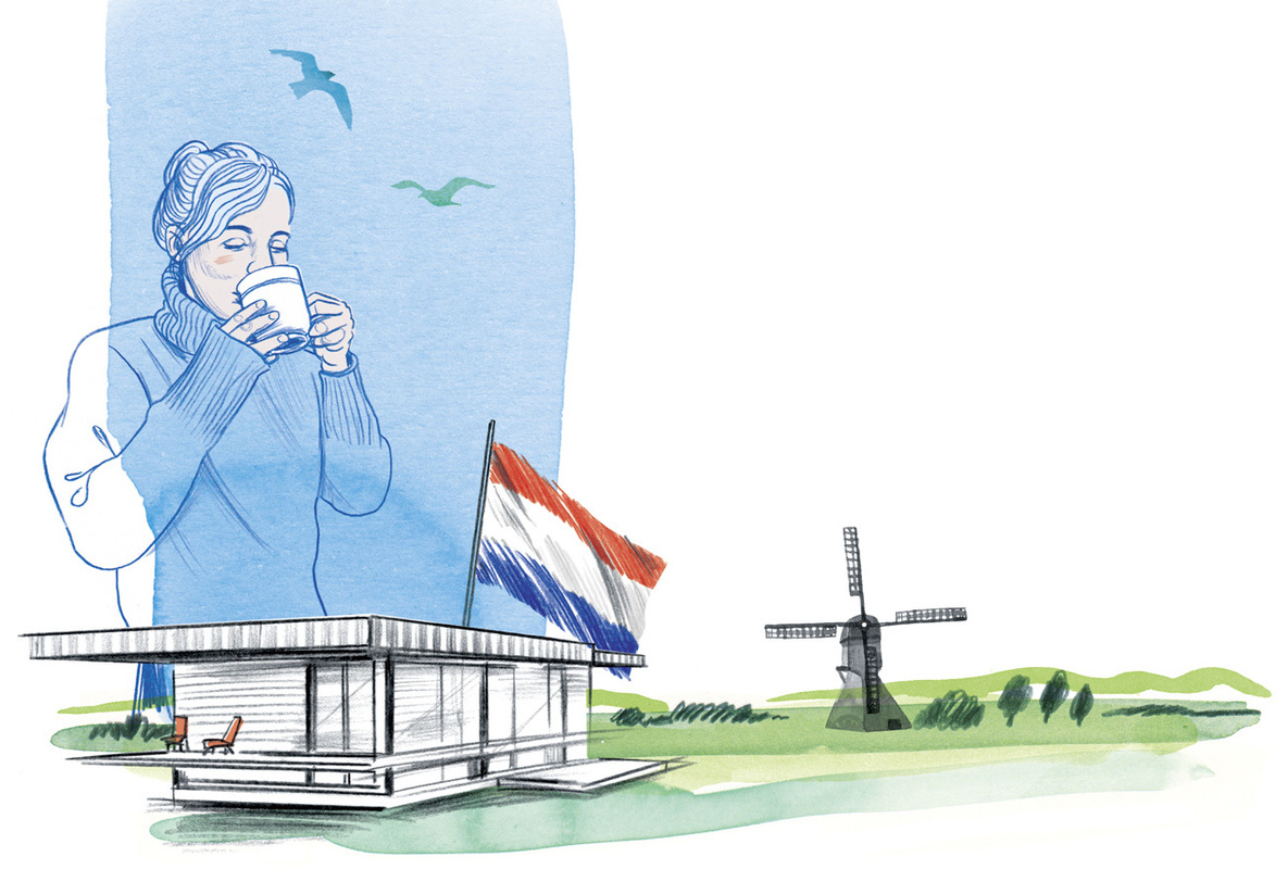 Zeichnung einer Frau, die einen Kaffee trinkt. Sie steht vor einem modernen Hausboot mit einer niederländischen Flagge. Im Hintergrund eine flache Landschaft mit Windmühlen und einem blauen Himmel mit Vögeln. Die Frau wirkt entspannt und genießt den Moment.