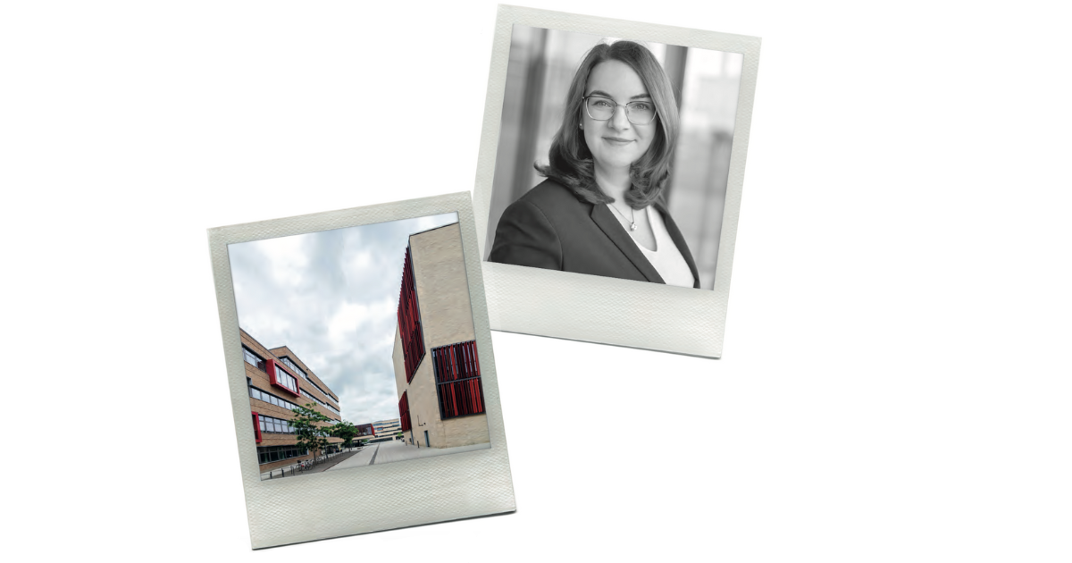 Zwei Fotos im Polaroid-Stil. Links ein modernes Bürogebäude mit roter Fassade und großen Fenstern, vor dem ein paar Menschen stehen. Rechts das Porträt einer Frau mit Brille, sie trägt einen dunklen Blazer und lächelt freundlich. Die Fotos scheinen eine Person und ihren Arbeitsplatz darzustellen.