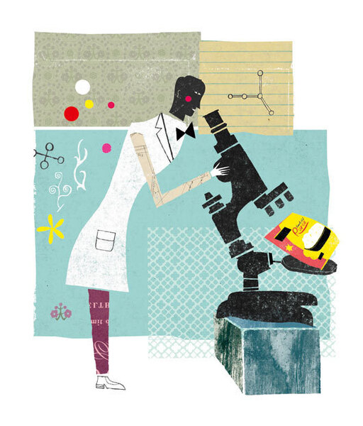 Eine stilisierte Illustration zeigt einen Wissenschaftler, der konzentriert durch ein Mikroskop blickt. Er trägt einen weißen Laborkittel, einen dunklen Anzug und eine Fliege. Im Hintergrund sind schematische Darstellungen von Molekülen und weitere wissenschaftliche Symbole zu sehen. Die Illustration wirkt wie ein Ausschnitt aus einem Collage-artigen Design.