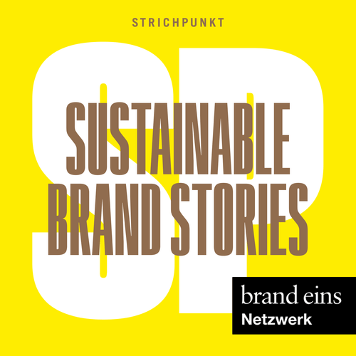 Grafik mit gelbem Hintergrund und braunen Schriftzügen. Im Zentrum steht der Text "SUSTAINABLE BRAND STORIES" in großen Buchstaben. Oben links ist "STRICHPUNKT" und unten rechts "brand eins Netzwerk" zu lesen. Die Schriftzüge sind von einem unregelmäßigen, hellgelben Rahmen umgeben.