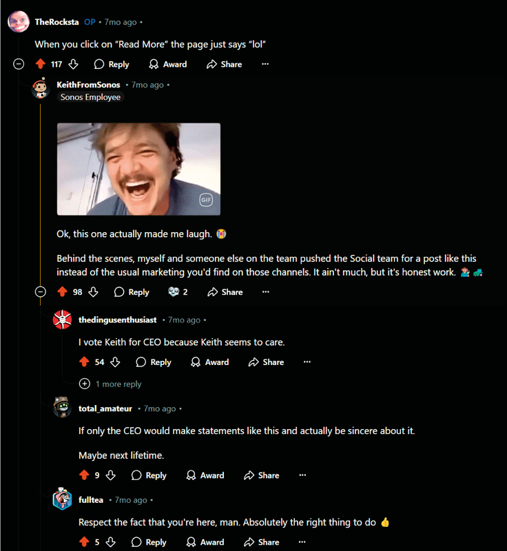 Ein Mann mit Bart und Hemd lächelt in die Kamera. Er scheint fröhlich und locker zu sein. Im Hintergrund ist ein Raum zu sehen. Das Bild ist ein Screenshot einer Social-Media-Konversation, in der Nutzer den Mann für seine Ehrlichkeit loben.