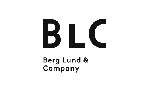 Das Bild zeigt ein quadratisches Logo mit den Buchstaben "BLC" in der Mitte. Unter dem Haupttext steht in kleinerer Schrift der Schriftzug "Berg Lund & Company". Das Logo ist in schwarzer Farbe auf weißem Hintergrund gehalten, was es leicht lesbar und visuell ansprechend macht.
