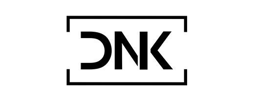 Das Bild zeigt ein Logo mit den Buchstaben "Dnk" in einer fetten, schwarzen Schrift, die von einem schwarzen Rechteck umgeben ist. Das Logo ist vor einem weißen Hintergrund platziert, der den Kontrast zwischen den schwarzen Buchstaben und dem Hintergrund hervorhebt. Das Design erscheint einfach und sauber, wobei die Verwendung eines schwarzen Rechtecks und einer fetten Schriftart es leicht erkennbar und für ein breites Publikum zugänglich macht.