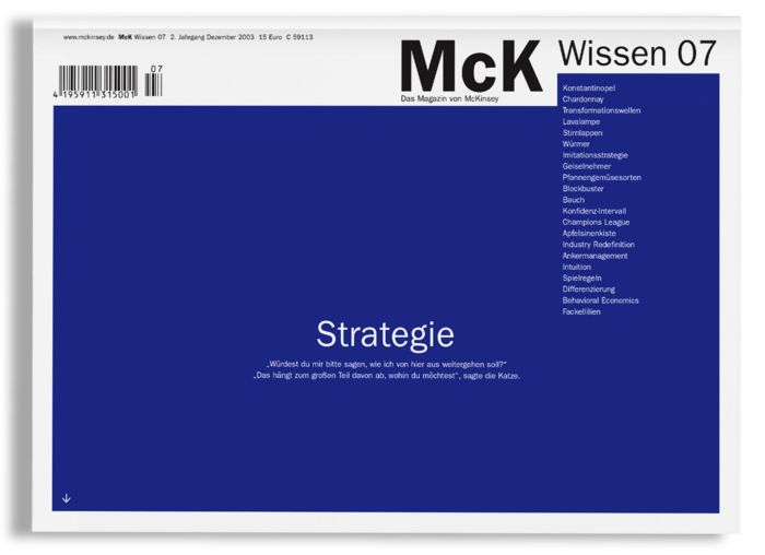 Das Bild ist ein Screenshot einer Webseite mit blauem Hintergrund und weißem Text. Bei der Webseite scheint es sich um eine digitale Zeitschrift oder Publikation zu handeln, wie das Vorhandensein eines Strichcodes und der URL am oberen Rand zeigen. Der Hauptinhalt der Webseite ist in deutscher Sprache, wobei der Schwerpunkt auf Strategie und wirtschaftlichen Konzepten liegt. Das Layout und die Gestaltung der Webseite lassen darauf schließen, dass sie für ein breites Publikum bestimmt ist, einschließlich Lesern, die sich für Wirtschaft, Finanzen und wirtschaftliche Themen interessieren.