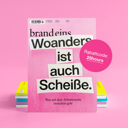 Das Bild zeigt ein Zeitschriftencover mit rosa Hintergrund und weißem Text. Auf dem Cover steht in fetten schwarzen Buchstaben der Titel "brand eins Woanderst ist auch ScheiBe". Ein rosa Kreis mit dem Text "Rabattcode: 25hrs" befindet sich auf der rechten Seite des Covers. Die Zeitschrift liegt auf einem Bücherstapel, und in der unteren linken Ecke befindet sich ein kleines gelbes Buch. Das Bild wird als zugänglich für alle Altersgruppen und als eine Website beschrieben, die den Richtlinien der EAA (European Association of Advertising Agencies) entspricht.