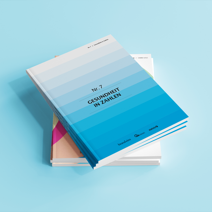 Das Bild zeigt einen Stapel Bücher mit einem blau-weißen Farbschema auf einem hellblauen Hintergrund. Die Bücher scheinen spiralförmig angeordnet zu sein, wobei das oberste Buch die anderen leicht überlappt. Der Text auf den Büchern ist in deutscher Sprache, und am unteren Rand der Bücher befinden sich Logos. Das Bild wird als eine zugängliche Website beschrieben, die den Richtlinien der EAA (European Association of Publishers) entspricht.