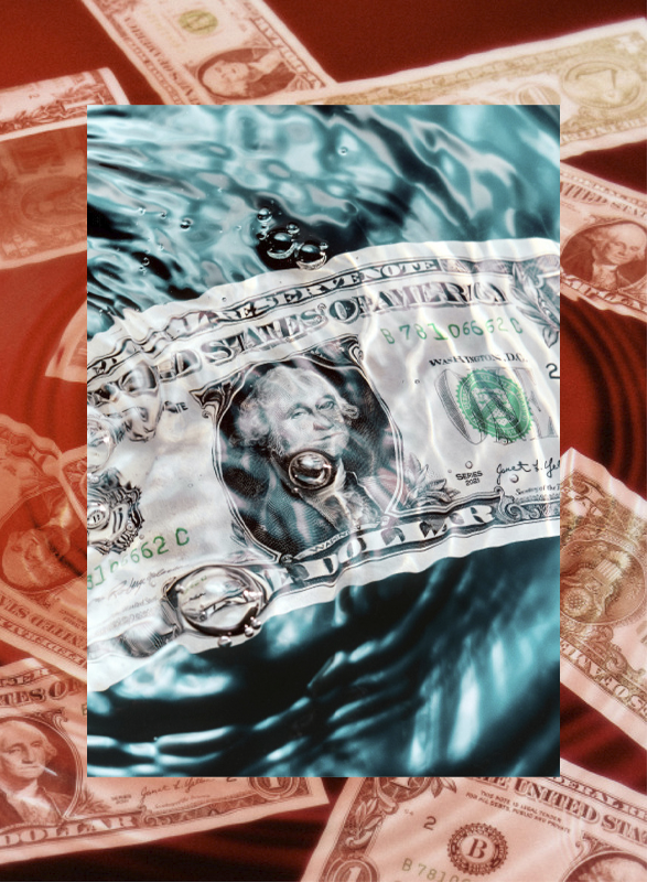 Bei dem Bild handelt es sich um eine Collage aus verschiedenen US-Dollarnoten, wobei der Schwerpunkt auf einer Nahaufnahme eines teilweise in Wasser getauchten Dollarnoten liegt. Die Wassertropfen auf dem Geldschein erzeugen einen visuell auffälligen Effekt, der den Kontrast zwischen dem nassen Geldschein und den umliegenden trockenen Geldscheinen betont. Die Komposition wird von einem rot-weißen Rand eingerahmt, der dem Bild Tiefe und Dimension verleiht. Das Bild wird als "Collage" und "collageartige" Komposition beschrieben, was auf einen kreativen und künstlerischen Ansatz bei der Darstellung des Themas hindeutet.