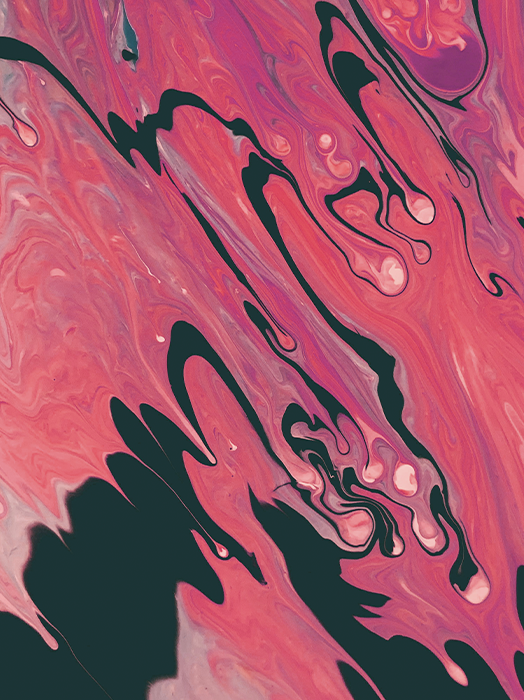 Das Bild ist ein abstraktes Kunstwerk mit einer lebendigen Mischung aus rosa und schwarzen Farben, mit wirbelnden Mustern und Formen, die eine dynamische und visuell auffällige Komposition schaffen. Das Kunstwerk ist so dargestellt, dass seine Details klar zu erkennen sind, so dass es sich für eine barrierefreie Website gemäß den EAA-Richtlinien eignet.