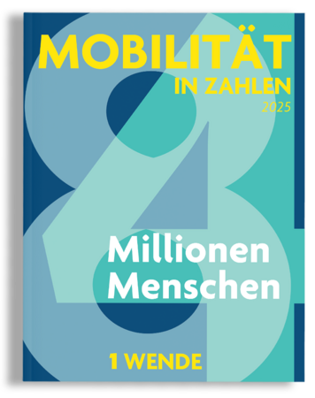 Bei dem Bild handelt es sich um das Cover eines Buches oder einer Zeitschrift mit dem Titel "MÜBILITÄT IN ZÄHLEN" in den Farben Blau und Petrol. Das Cover zeigt große Zahlen und Text in einem modernen, minimalistischen Design. Der Text "Millionen Menschen" steht an prominenter Stelle und weist darauf hin, dass sich der Inhalt um eine Million Menschen dreht. Die Jahreszahl "2025" ist ebenfalls sichtbar und deutet auf das Erscheinungsdatum hin. Am unteren Rand des Covers ist außerdem der Text "1 WENDE" zu sehen, bei dem es sich um den Verlag oder die Nummer der Ausgabe handeln könnte.