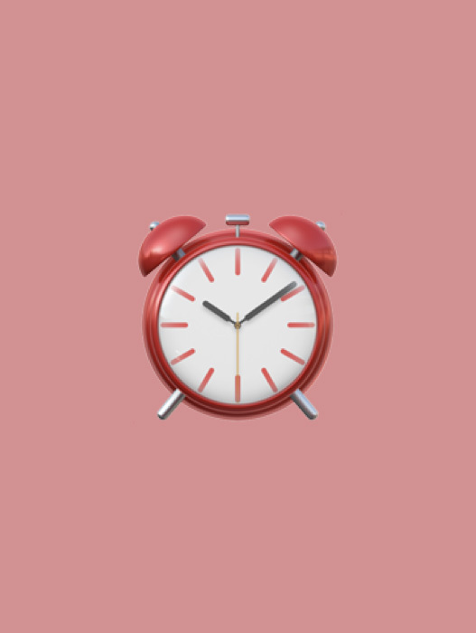 Das Bild zeigt einen roten Analogwecker mit weißem Ziffernblatt und schwarzen Zeigern vor einem rosa Hintergrund. Die Uhr ist in der Mitte des Bildes positioniert, die Zeiger zeigen ungefähr auf 10:10. Die Uhr scheint ein klassisches Design mit einer klassischen Ästhetik zu sein, das sich für eine zugängliche Website eignet, die den EAA-Richtlinien entspricht.