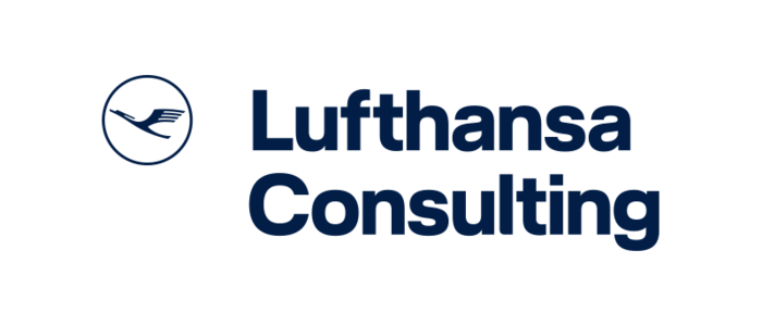Das Bild zeigt das Logo von Lufthansa Consulting, einem Unternehmen, das Beratungsdienstleistungen für die Luftfahrtindustrie anbietet. Das Logo ist auf schwarzem Hintergrund dargestellt, wobei der Name des Unternehmens in blauer Schrift geschrieben ist. Das Logo enthält ein Vogelsymbol, das häufig mit der Luftfahrtindustrie in Verbindung gebracht wird. Der Name des Unternehmens befindet sich in der Mitte des Bildes, wodurch er gut lesbar und optisch ansprechend ist.
