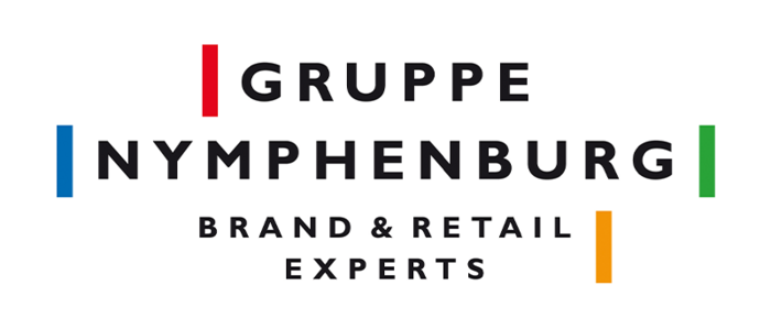 Das Bild zeigt das Logo eines Unternehmens namens „GRUPPE NYMPHENBURG BRAND & RETAIL EXPERTS“. Das Logo ist in einer modernen, serifenlosen Schriftart mit einem klaren, weißen Hintergrund gestaltet. Der Name des Unternehmens ist in großen, fetten Buchstaben deutlich sichtbar, wobei das Wort „GRUPPE” über dem Wort „NYMPHENBURG” und „BRAND & RETAIL EXPERTS” darunter positioniert ist. Der Name des Unternehmens wird von drei vertikalen Balken begleitet, die jeweils eine andere Farbe haben: rot, blau und grün. Das Gesamtdesign ist einfach und optisch ansprechend, sodass Betrachter den Namen und die Dienstleistungen des Unternehmens leicht erkennen und sich daran erinnern können.