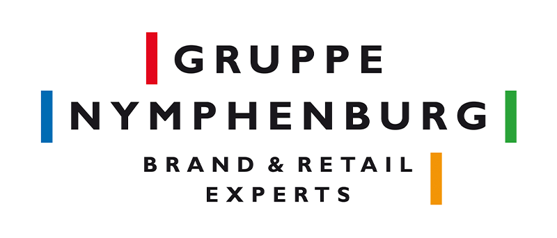Das Bild zeigt das Logo eines Unternehmens namens „GRUPPE NYMPHENBURG BRAND & RETAIL EXPERTS“. Das Logo ist in einer modernen, serifenlosen Schriftart mit einem klaren, weißen Hintergrund gestaltet. Der Name des Unternehmens ist in großen, fetten Buchstaben deutlich sichtbar, wobei das Wort „GRUPPE” über dem Wort „NYMPHENBURG” und „BRAND & RETAIL EXPERTS” darunter positioniert ist. Der Name des Unternehmens wird von drei vertikalen Balken begleitet, die jeweils eine andere Farbe haben: rot, blau und grün. Das Gesamtdesign ist einfach und optisch ansprechend, sodass Betrachter den Namen und die Dienstleistungen des Unternehmens leicht erkennen und sich daran erinnern können.
