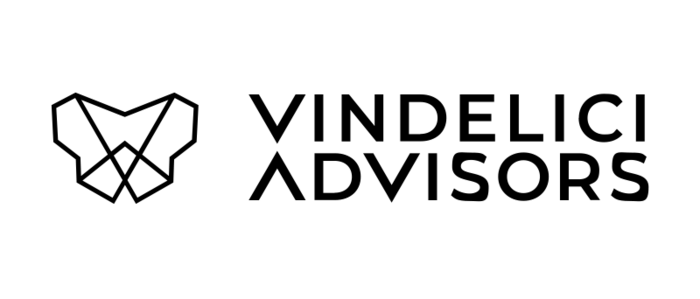 Das Bild zeichnet sich durch ein schlichtes, klares und minimalistisches Design aus, dessen Hauptelement ein schwarzes Quadrat ist. Das Quadrat steht vor einem strahlend weißen Hintergrund, wodurch ein starker Kontrast entsteht, der die Form und Gestalt des Quadrats hervorhebt. Da keine weiteren Objekte oder Texte vorhanden sind, kann sich der Betrachter ganz auf das Quadrat und dessen Komposition konzentrieren, was ein wichtiger Aspekt eines barrierefreien Website-Designs ist.