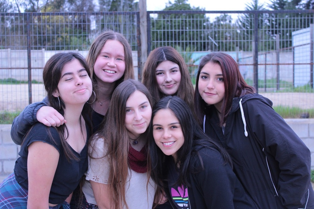 Austauschschülerin mit Freundinnen in Chile