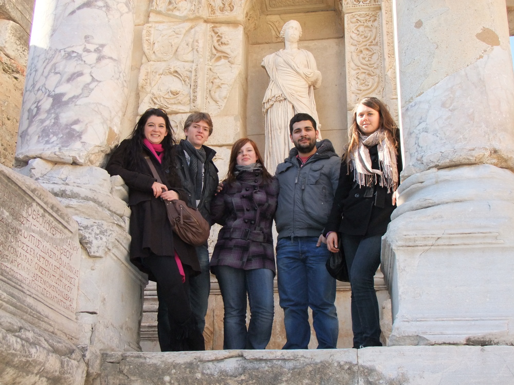 Austauschschüler mit Freunden in der Türkei