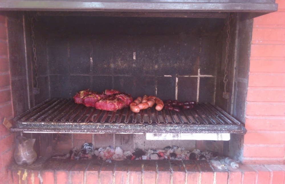 Asado auf dem Grill - typisch paraguayisch