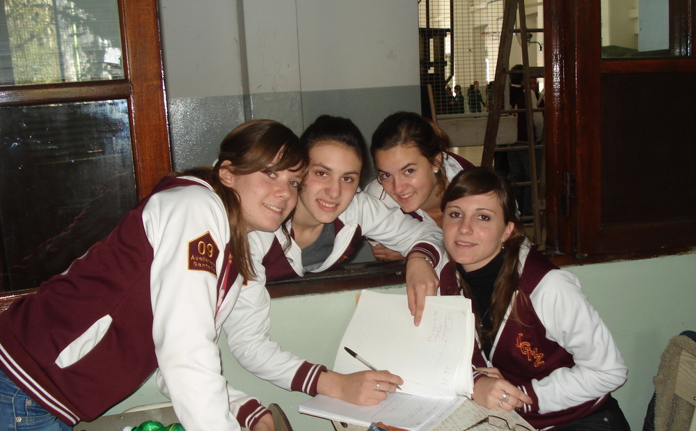 Austauschschülerin mit Freundinnen in Argentinien