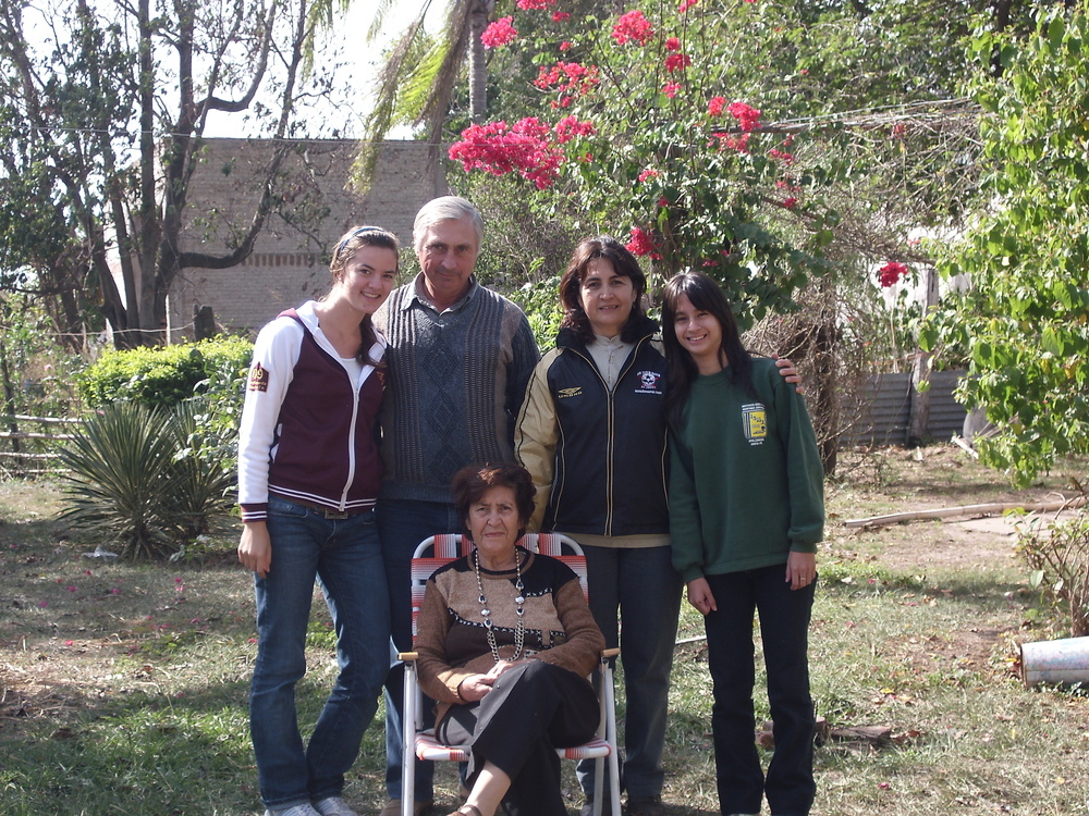 Leonie (links) mit ihrer Gastfamilie