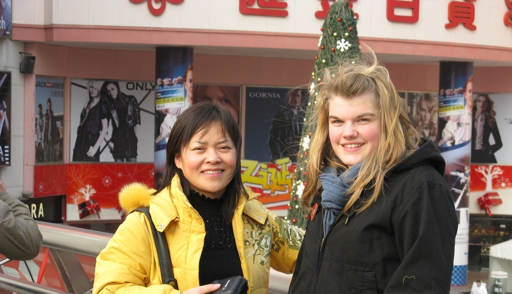Austauschschülerin mit Gastmutter in China