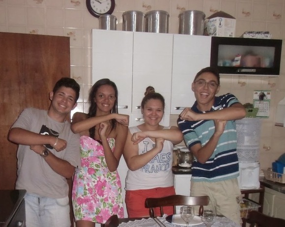 Austauschschülerin mit Freunden in Brasilien