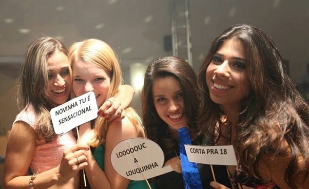 Austauschschülerin mit Freundinnen in Brasilien
