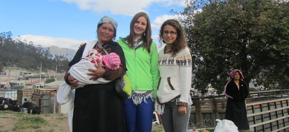 Austauschschülerin Paulina auf dem Markt in Otavalo