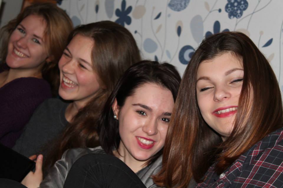 Lea mit ihren estnischen Freundinnen
