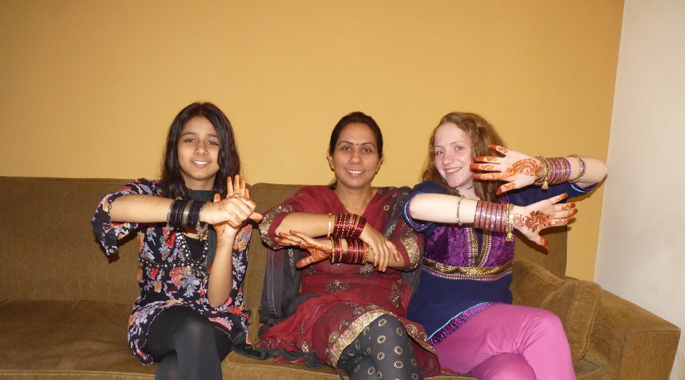 Austauschschülerin mit Gastfamilie in Indien