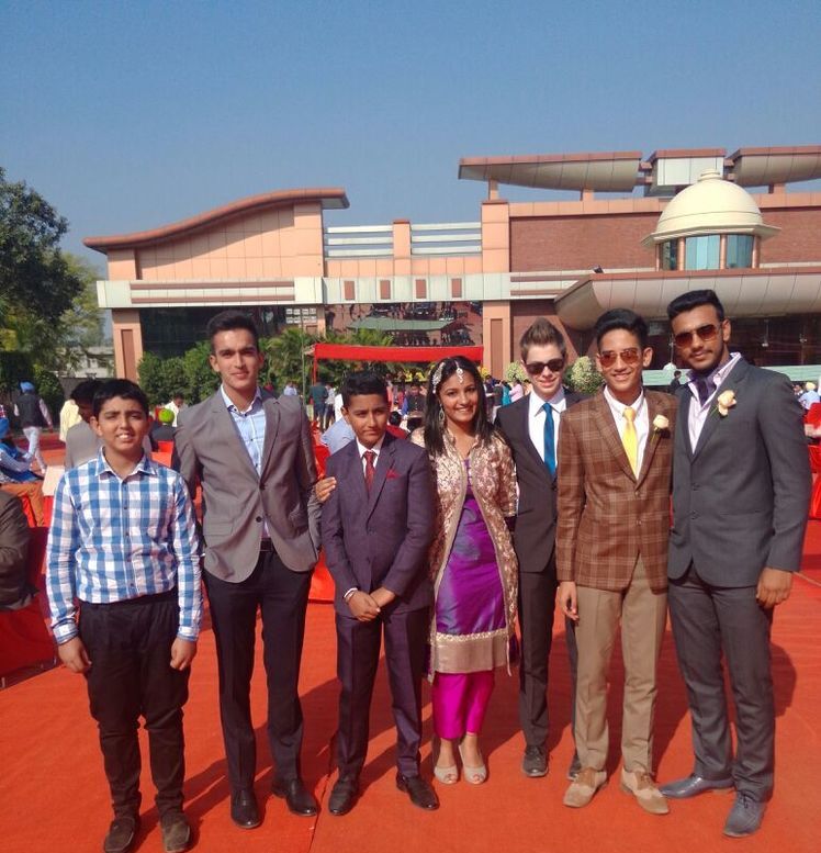 Austauschschüler mit Gastfamilie in Indien