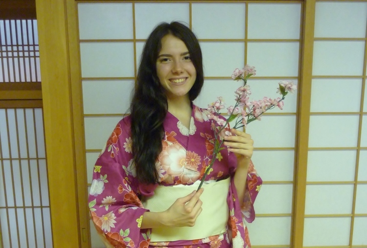 Jana in einer typisch japanischen Tracht