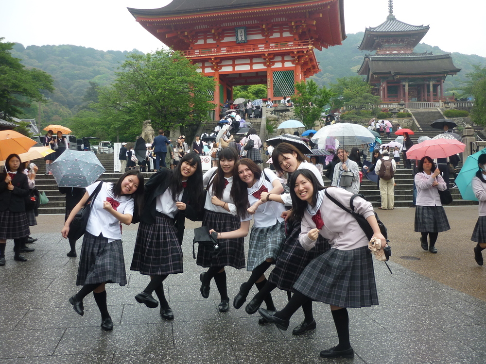 Jana mit japanischen Schulfreunden