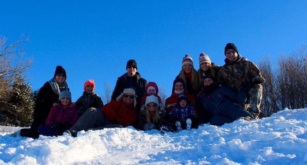 Lea mit ihrer Gastfamilie im Schnee