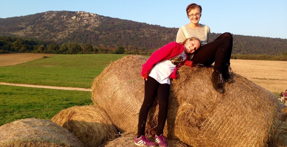 Anna mit ihrer kleinen Gastschwester