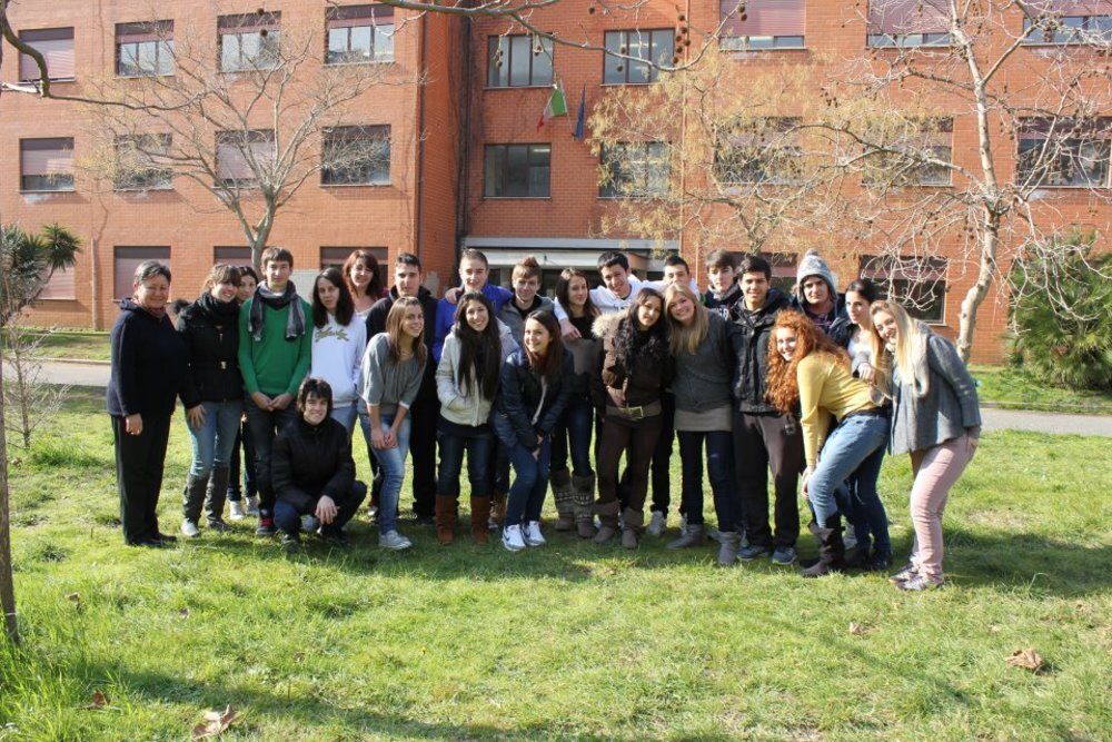 Annika mit vielen internationalen Austauschschülerin in Italien