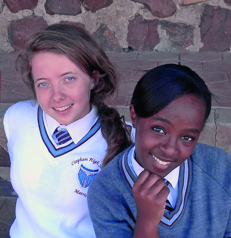 Mirjam mit ihrer besten Freundin in Südafrika
