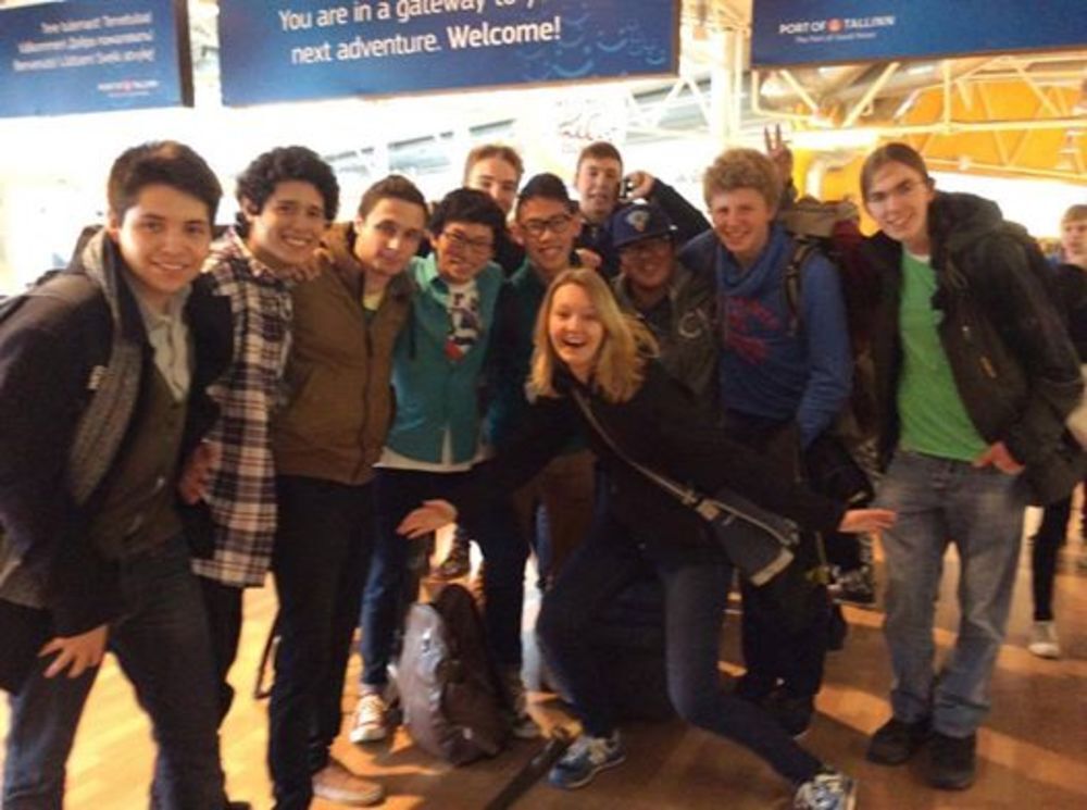 Leon mit anderen Austauschschülern in Finnland