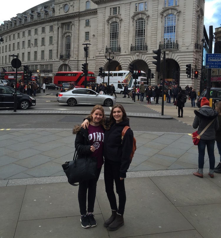 Mareike mit ihrer Gastschwester in London