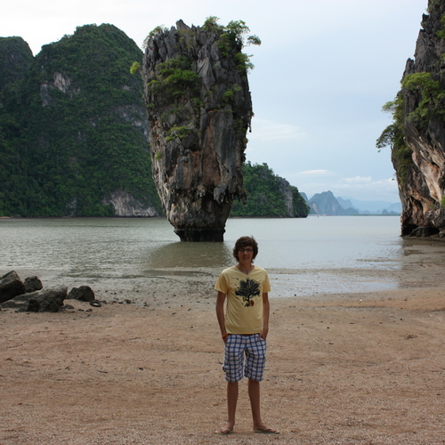 Austauschschüler am Strand in Thailand