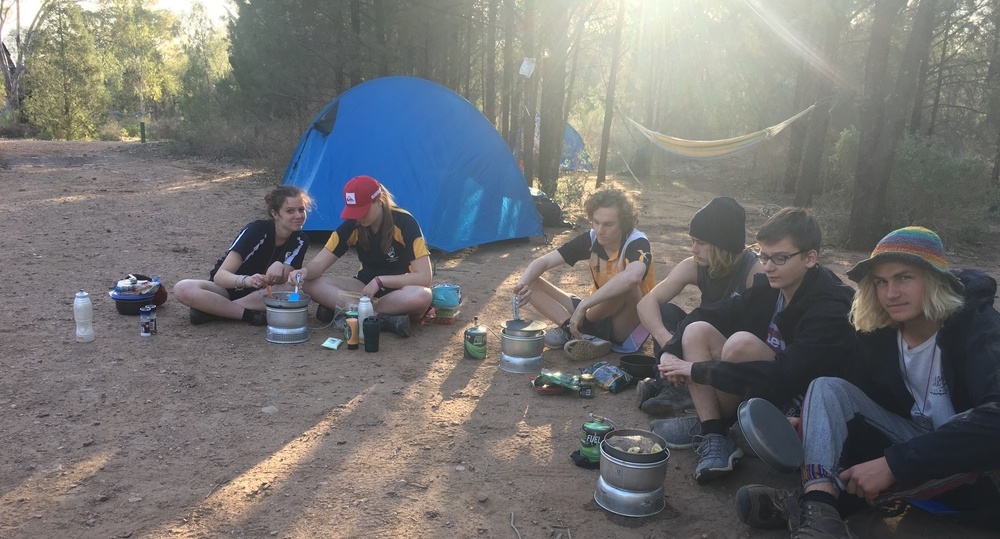 Austauschschüler beim Campen