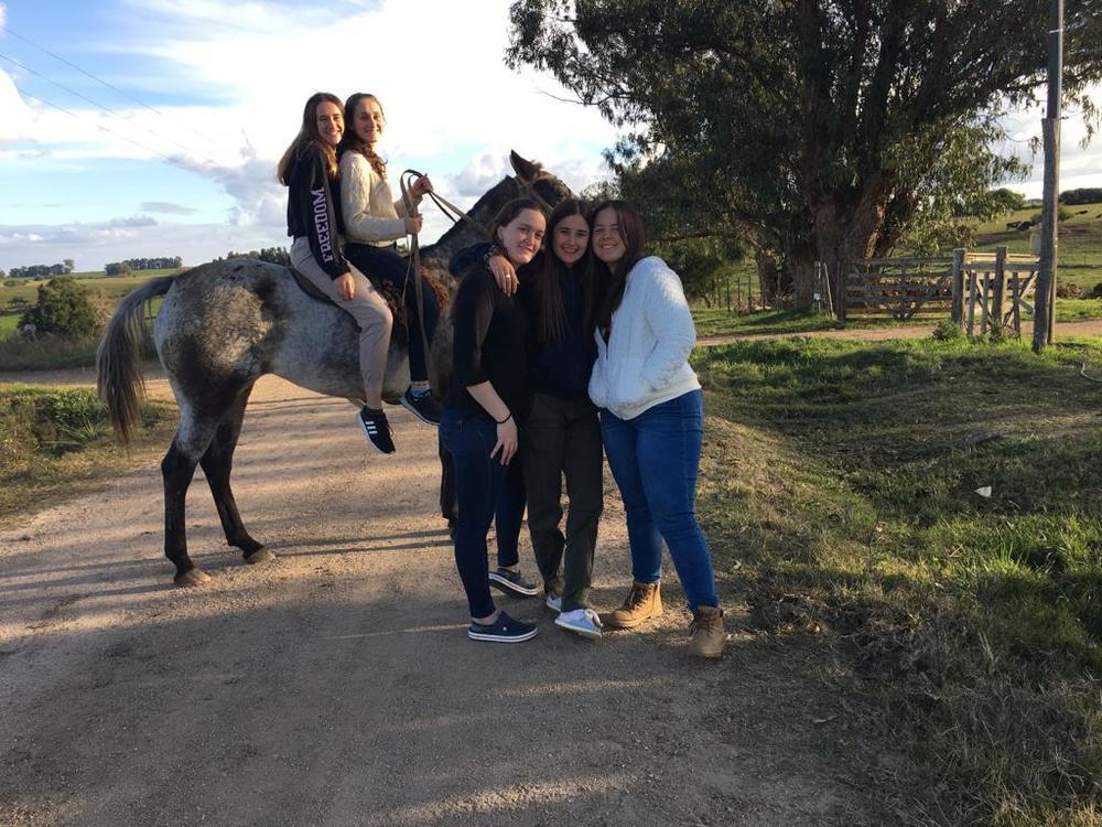 Beim Reiten mit Freundinnen