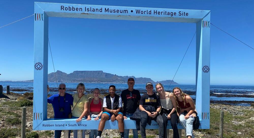 Mia mit ihrer Gastfamilie auf Robben Island