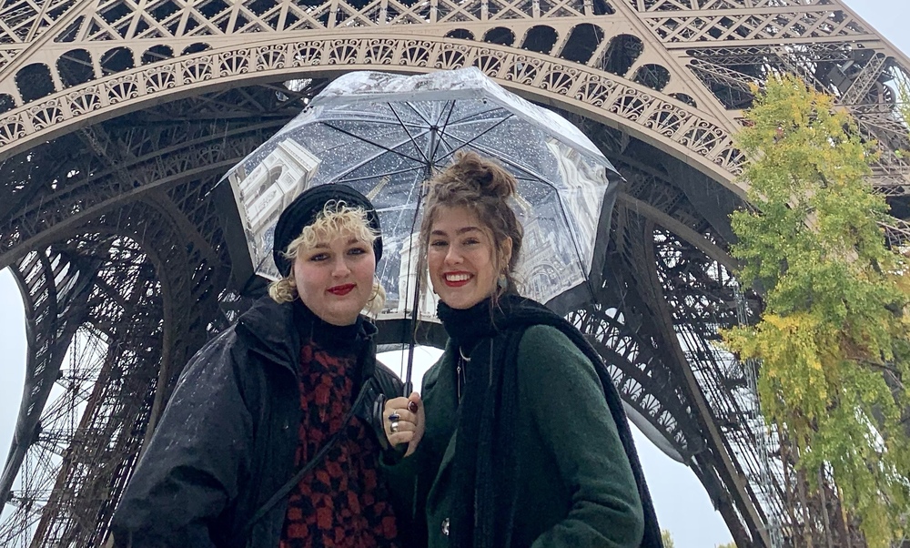 Eine Amerikanerin in Paris: Coco (rechts) mit ihrer Gastschwester